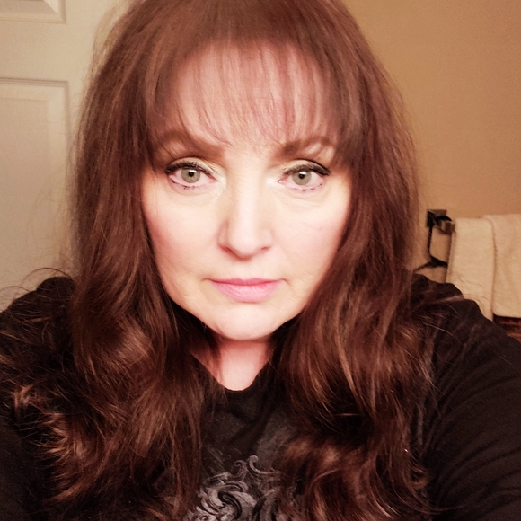 Meet your Posher, Robin - Picture 2 of 2